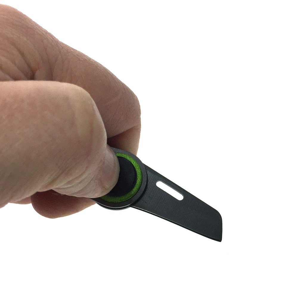 картинка Брелок Мини-нож EDC 3см / Мультитул, цвет зеленый 